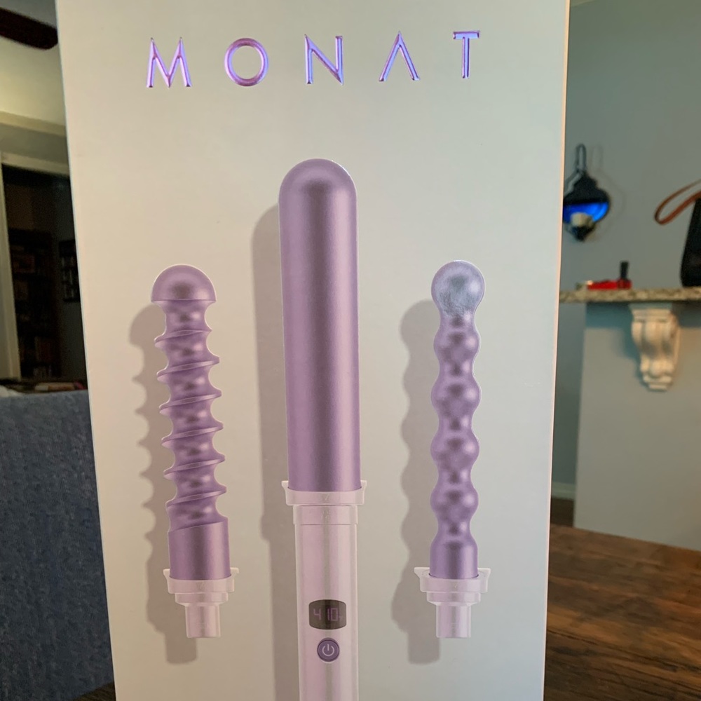 MONAT New in box - Endless Curls Iron Set
